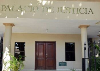 Condenan hombre a 30 años de cárcel por la muerte de exagente de la Policía y de herir a su expareja