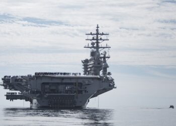 Los hutíes atacan con misiles un portaviones nuclear estadounidense