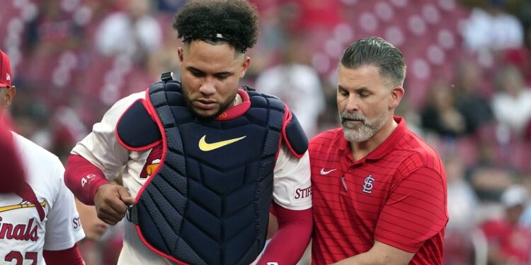 Contreras se fractura el antebrazo izquierdo al ser golpeado por un swing