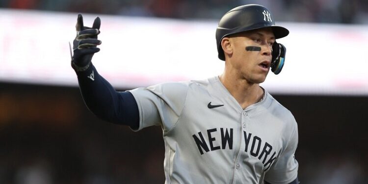 Judge da par de HR y hace historia en su primer juego en San Francisco