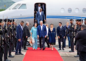 Presidente Abinader arriba a Panamá para la toma de posesión del electo mandatario José Raúl Mulino