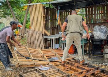 Denuncian alcaldía SDE destruye propiedad privada y con permisos al día