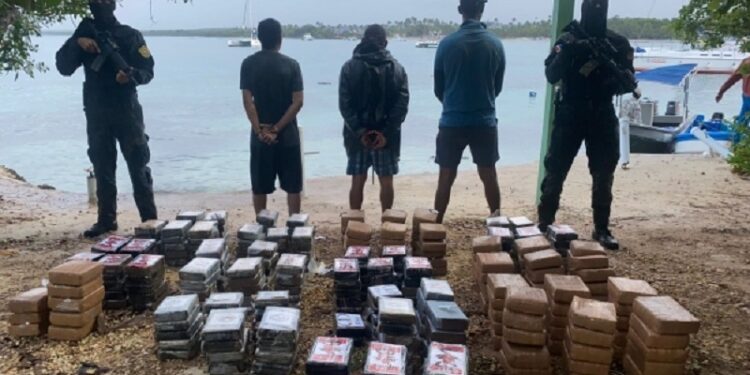 DNCD ocupa 322 paquetes de cocaína y marihuana