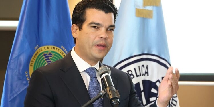 Wellington Arnaud asume presidencia del FOCARD-APS