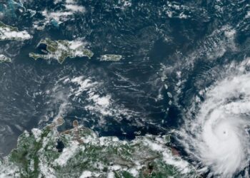 El peligroso huracán Beryl cerrándose en las Islas de Barlovento
