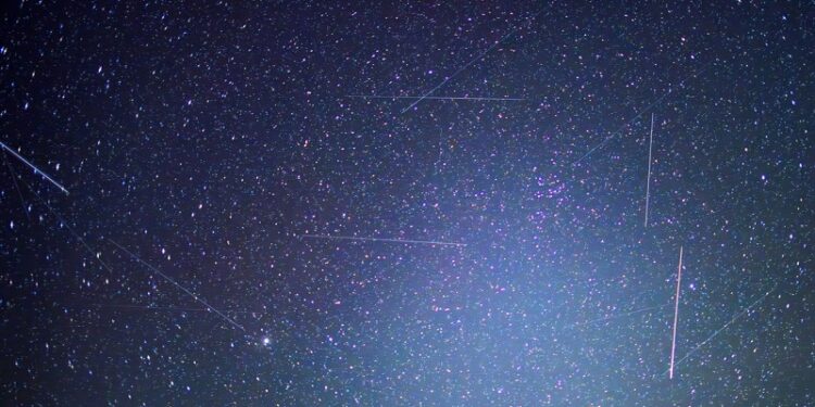 Científicos buscan el origen de una extraña señal de radio procedente del espacio