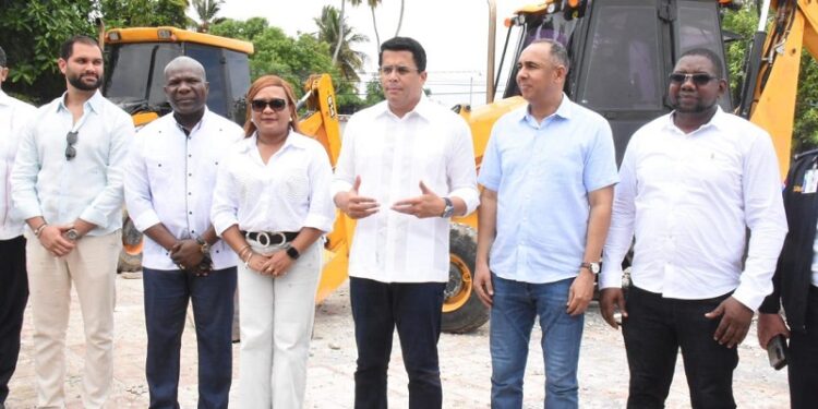 Turismo continúa con la intervención en Guayacanes para fortalecer ese destino