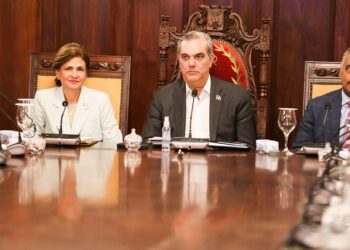 Presidente Abinader encabeza Consejo de Ministros y Directores