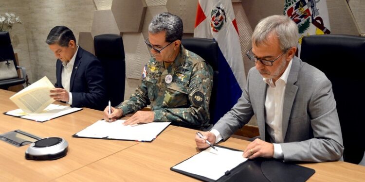 Firman convenio para construir Hospital Militar San Miguel y otras estructuras