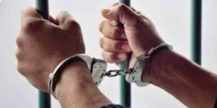 Policía apresa en Barahona a hombre que intentó agredir a su padre