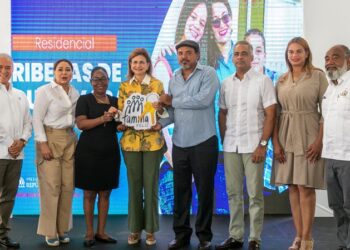 Vicepresidenta encabeza entrega de 104 apartamentos del Plan Familia Feliz