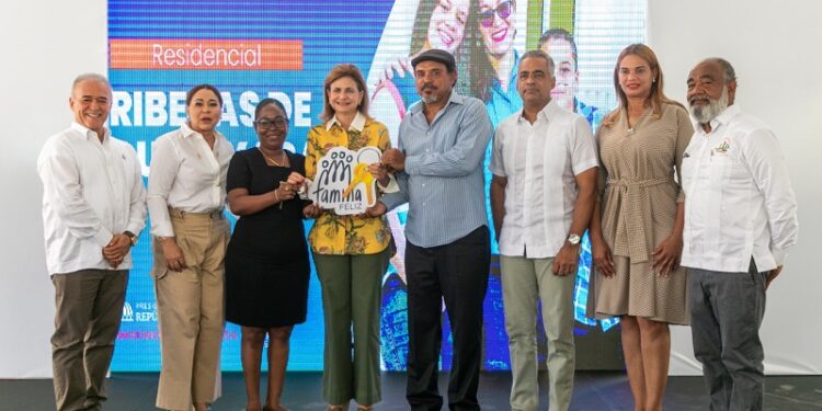 Vicepresidenta encabeza entrega de 104 apartamentos del Plan Familia Feliz