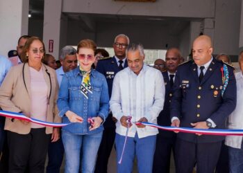 Joel Santos Echavarría encabeza entrega de estación de bomberos en San Cristóbal