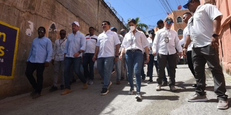 Director de la CAASD recorre cañada el Túnel de Capotillo y avances en cañada La 800
