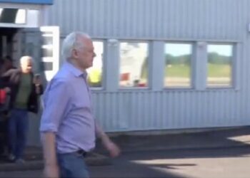VIDEO: Assange sale de prisión en Reino Unido y vuela a Australia