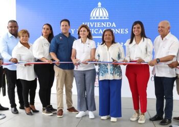 Vicepresidenta inaugura obras para garantizar energía renovable, vivienda y seguridad