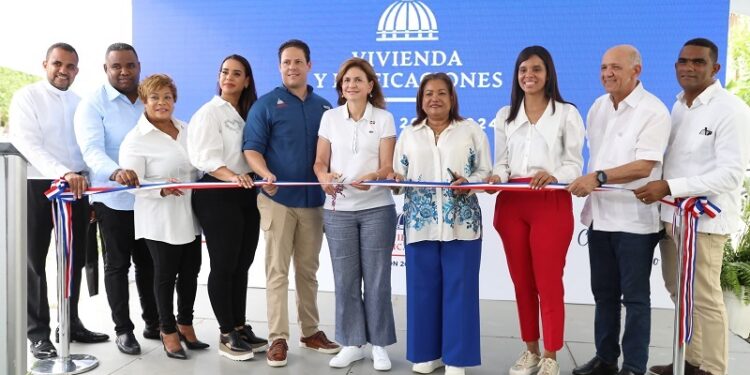 Vicepresidenta inaugura obras para garantizar energía renovable, vivienda y seguridad