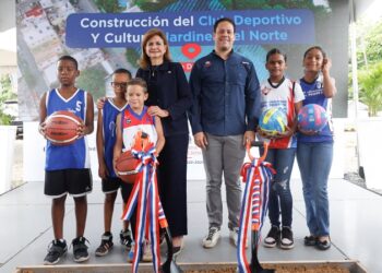 Gobierno inaugura instalación deportiva y policial en Santo Domingo