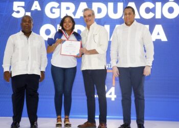 Presidente Abinader inaugura un liceo, dos estancias infantiles, un polideportivo y una cañada