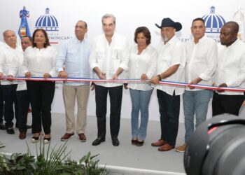 Abinader inaugura carretera que une autopista Juan Pablo II con Mata Los Indios, Bella Vista y San Antonio de Guerra