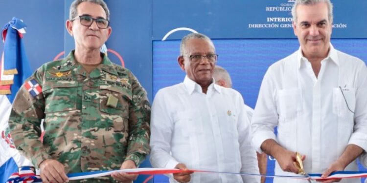 Presidente inaugura instalaciones del 10mo. Batallón del Ejército y Centro de Interdicción Migratoria