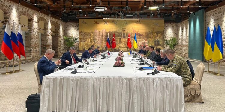 Putin: Los acuerdos de Estambul sobre Ucrania siguen «sobre la mesa»