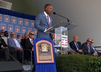 Beltré habló de corazón, sobre el béisbol y su familia… en ambos idiomas