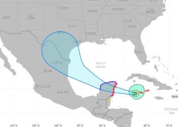 Huracán Beryl, de categoría 3, se aleja de las Islas Caimán