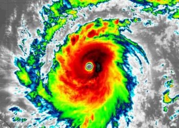 Huracán Beryl se mueve sobre el sureste del Caribe