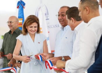 Vicepresidenta inaugura obras en Monseñor Nouel y Espaillat para mejorar vías y servicio eléctrico