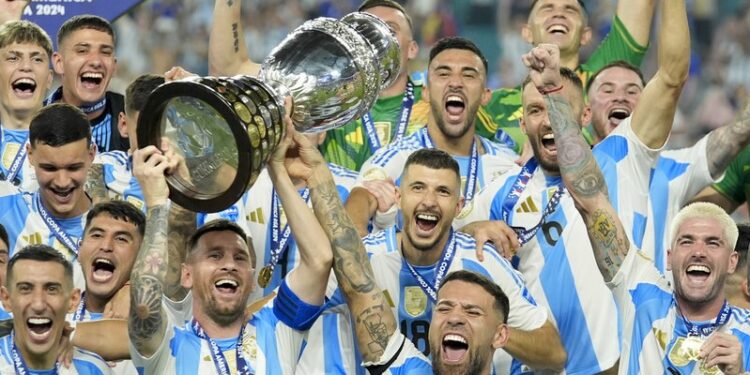 Escándalo racista opaca el triunfo de la selección argentina en la Copa América
