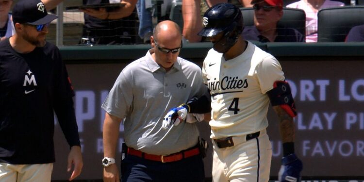 Correa sale del juego tras bolazo en la mano; rayos-X negativos