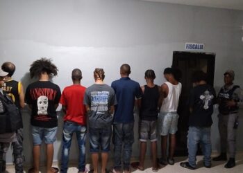 Ocupan armas de fuego y blancas, y detienen más de 700 personas