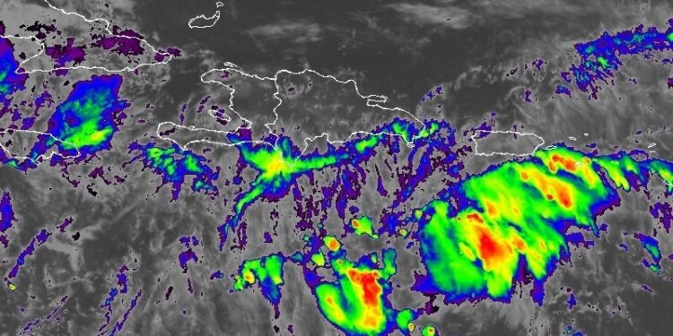 Onda tropical y vaguada provocarán aguaceros, tronadas y ráfagas de viento