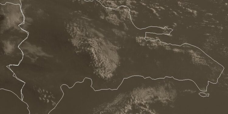 Cielo opaco, caluroso y escasas precipitaciones este domingo