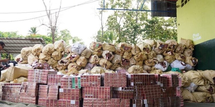 Gobierno incinera 7.1 millones de unidades de mercancías ilícitas valoradas en 800 millones de pesos