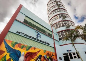 Inefi ilumina el play y la cancha municipal de Jarabacoa