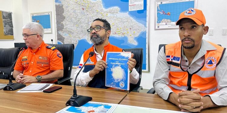 Defensa Civil activa sus protocolos ante posible impacto del huracán Beryl