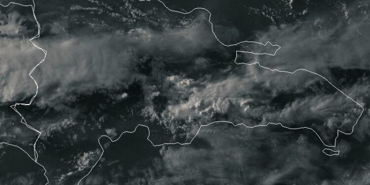 Onda tropical y vaguada provocarán aguaceros con tormentas eléctricas