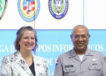 EE.UU. dona equipos informáticos para fortalecer el reclutamiento de los policías