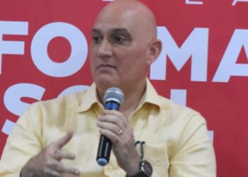 Ministro de Economía afirma que reforma fiscal aportará a sostener el crecimiento económico