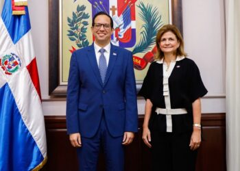 Vicepresidenta juramenta nuevos ministros de Administración Pública y de la Juventud