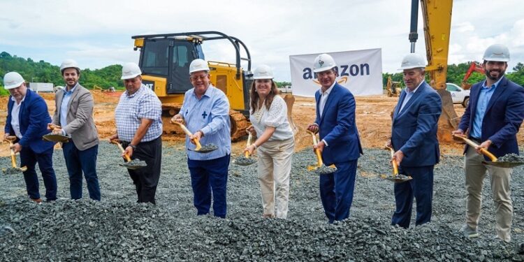 Gobernador participa del anuncio de construcción del primer Centro de Entrega de Amazon