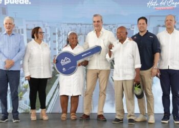 Abinader inaugura obras de agua potable y saneamiento, entrega destacamento