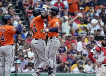 Álvarez y Bregman, más Merrill, son los Jugadores de la Semana