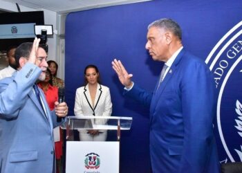 Eligio Jáquez entrega Consulado Dominicano en NY a Jesús «Chu» Vásquez