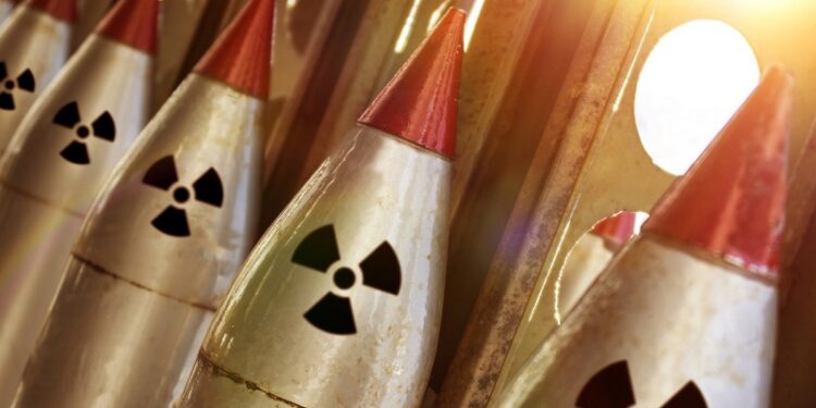 Biden aprueba estrategia nuclear ultrasecreta que prevé posible enfrentamiento con 3 países