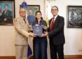 Vicepresidenta Raquel Peña posesiona al nuevo ministro de Defensa