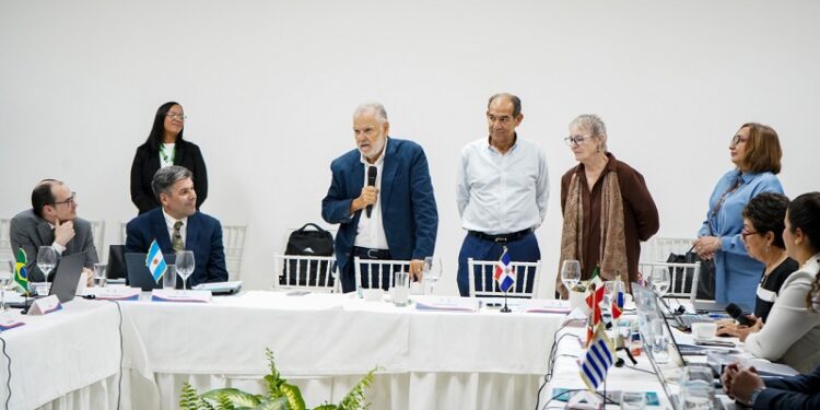 Ceara Hatton pondera celebración de reunión regional sobre la protección de las ballenas