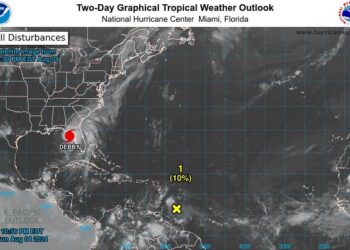 Debby, ya huracán, alcanzará costa de Florida este lunes